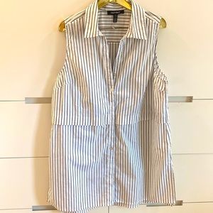 Ellen Tracy Sleeveless Button Up Blouse with Si de Slits